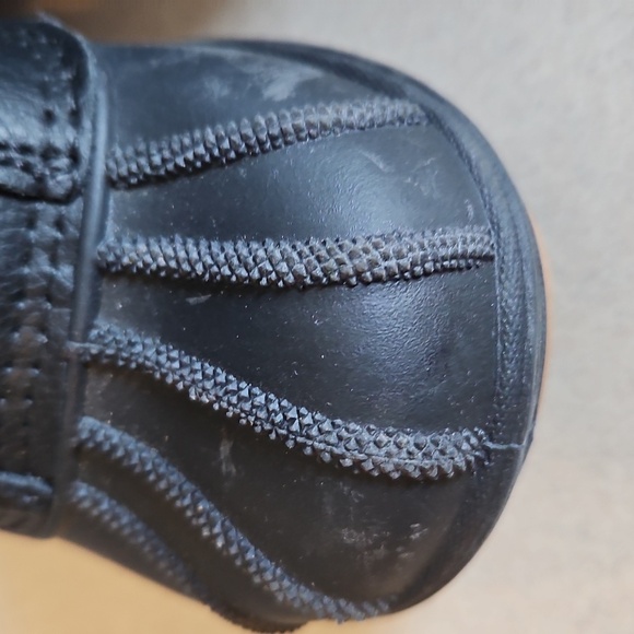 Cat & Jack Black Snowboots - Picture 6 of 11